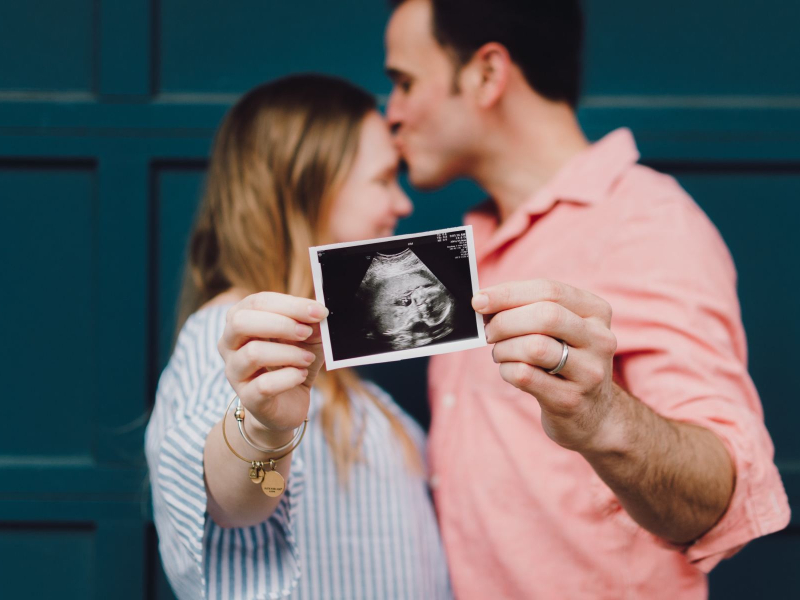 casal em procedimento de reprodução humana assistida